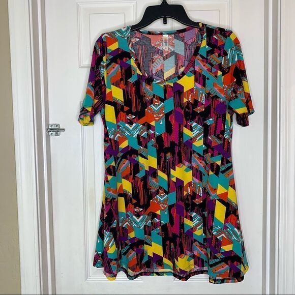 LuLaRoe Perfect T Size Medium Scoop Neck Short Slv Flare Shirt Tunic Geometric - Picture 1 of 8